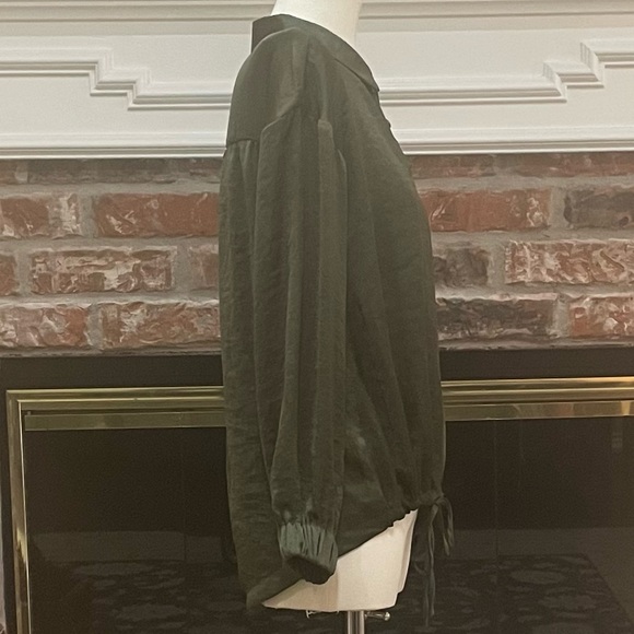 Long bishop sleeve olive green button down top / XS / Excellent condition - Picture 8 of 17